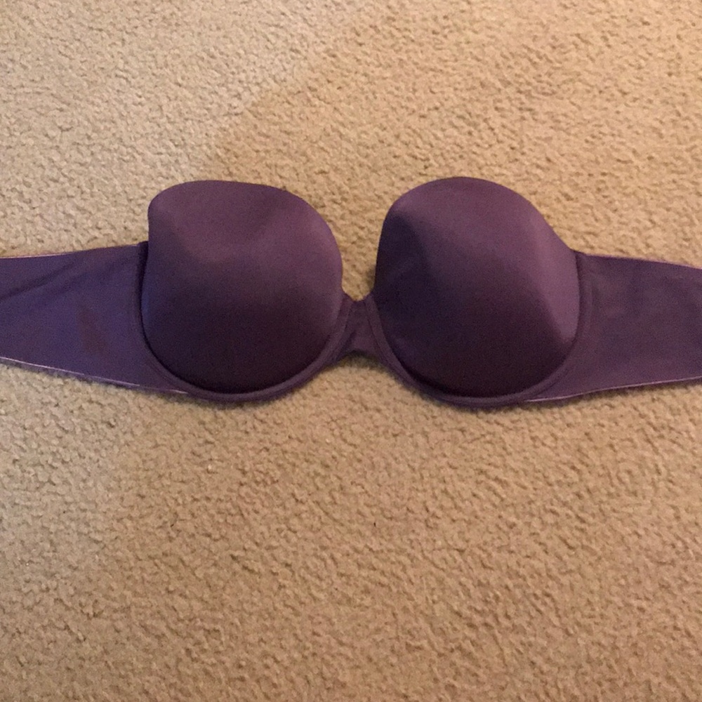 Victoria’s Secret strapless bra